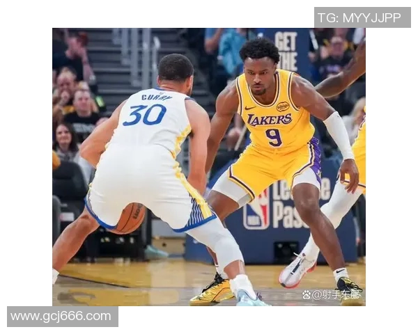 勇士与湖人激战全场精彩回顾12月19日赛事亮点分析 勇士与湖人激战全场精彩回顾12月19日赛事亮点分析