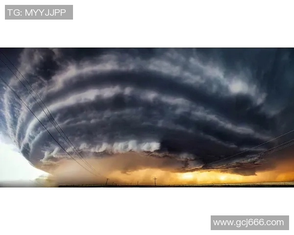 天空与风暴的对决现场直播揭示自然力量的壮丽与威严