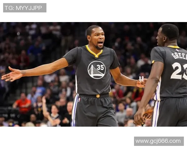 德雷蒙德格林的篮球生涯与领导力探讨：从新秀到冠军的蜕变之路