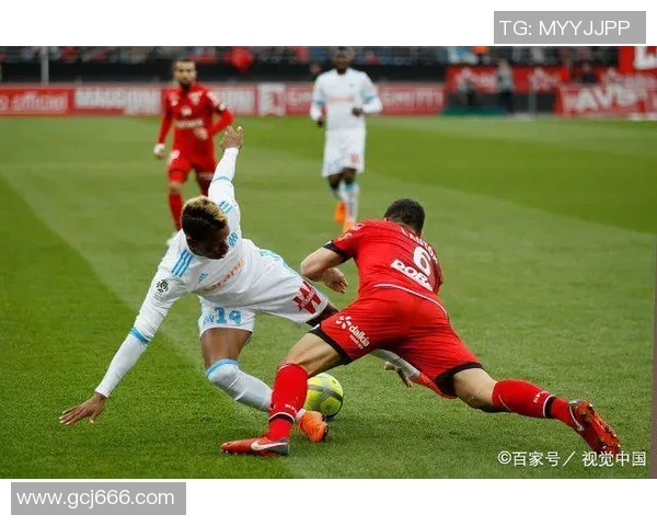 柏德博恩与汉堡激战正酣谁能在德乙赛场中笑到最后 柏德博恩与汉堡激战正酣谁能在德乙赛场中笑到最后