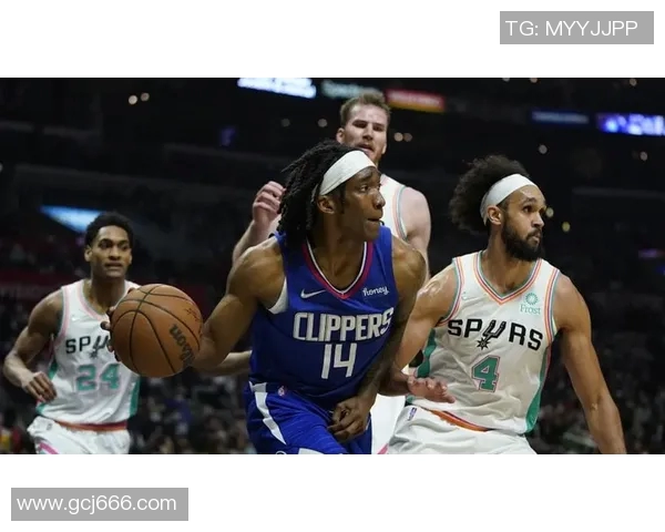 马刺与快船激战第三场争夺季后赛晋级关键战役的精彩回顾与分析